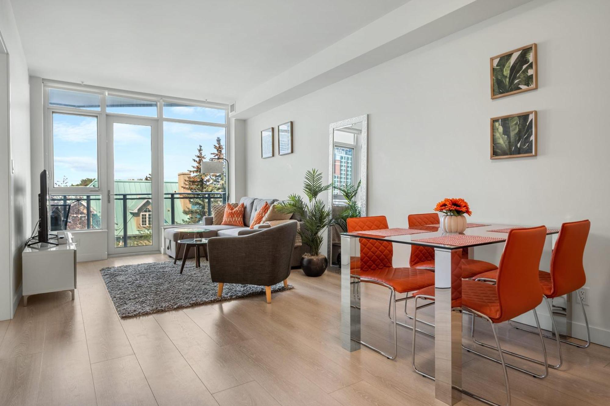 Guest Favorite Riverside Retreat- Walking Trails, Downtown Near Stampede! Free Banff Pass, Wine, Gym, Parking! YYC Екстериор снимка