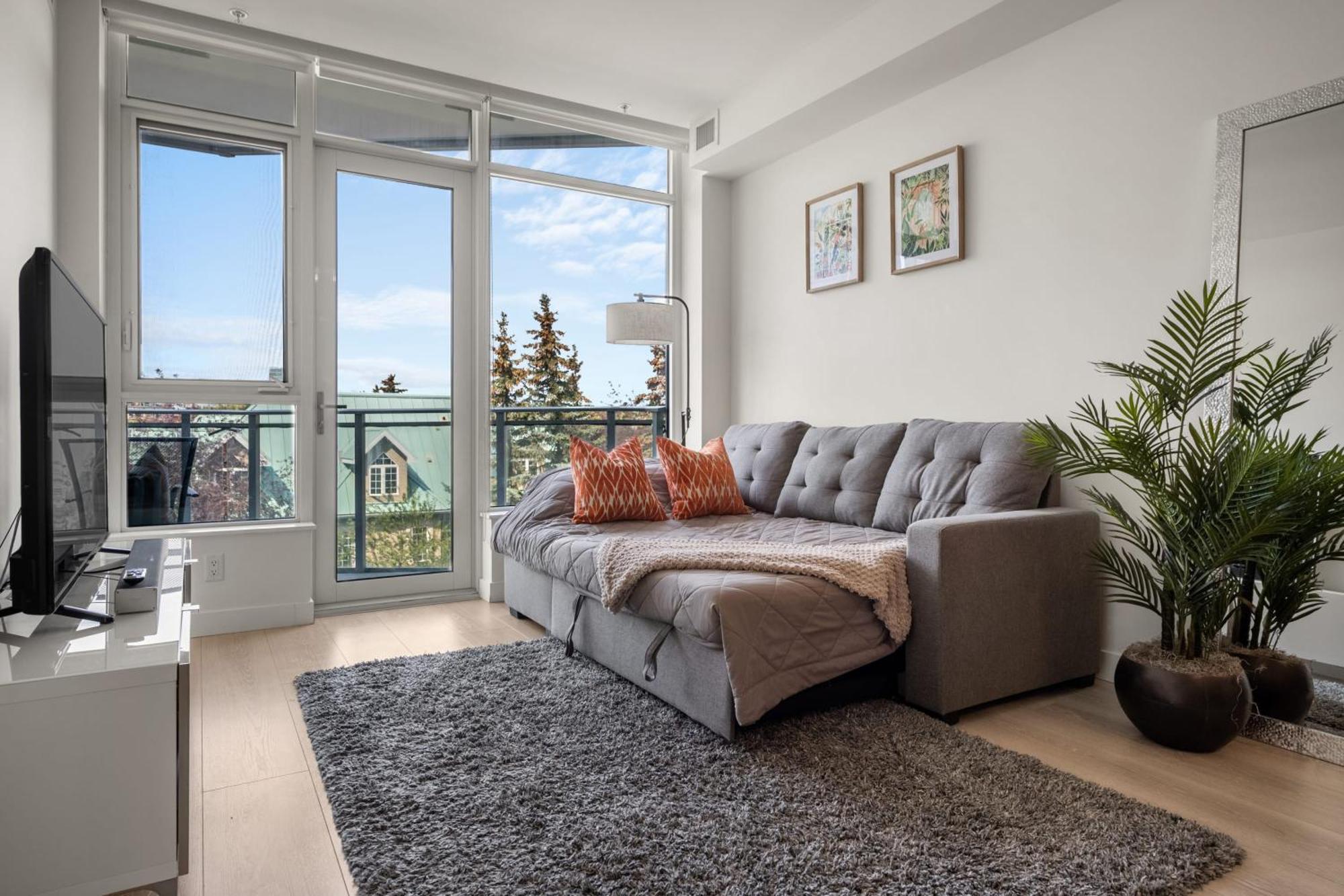 Guest Favorite Riverside Retreat- Walking Trails, Downtown Near Stampede! Free Banff Pass, Wine, Gym, Parking! YYC Екстериор снимка