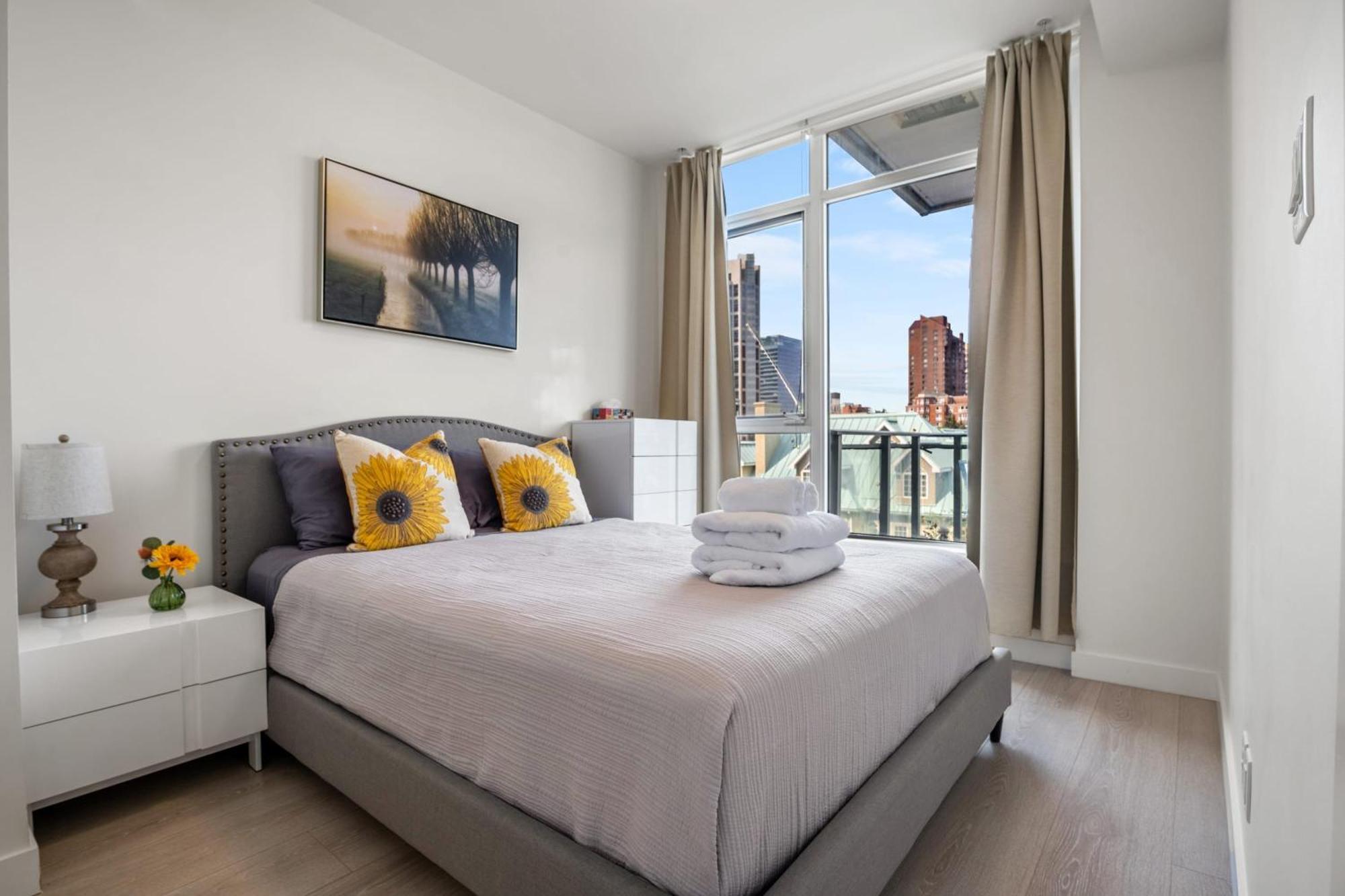Guest Favorite Riverside Retreat- Walking Trails, Downtown Near Stampede! Free Banff Pass, Wine, Gym, Parking! YYC Екстериор снимка