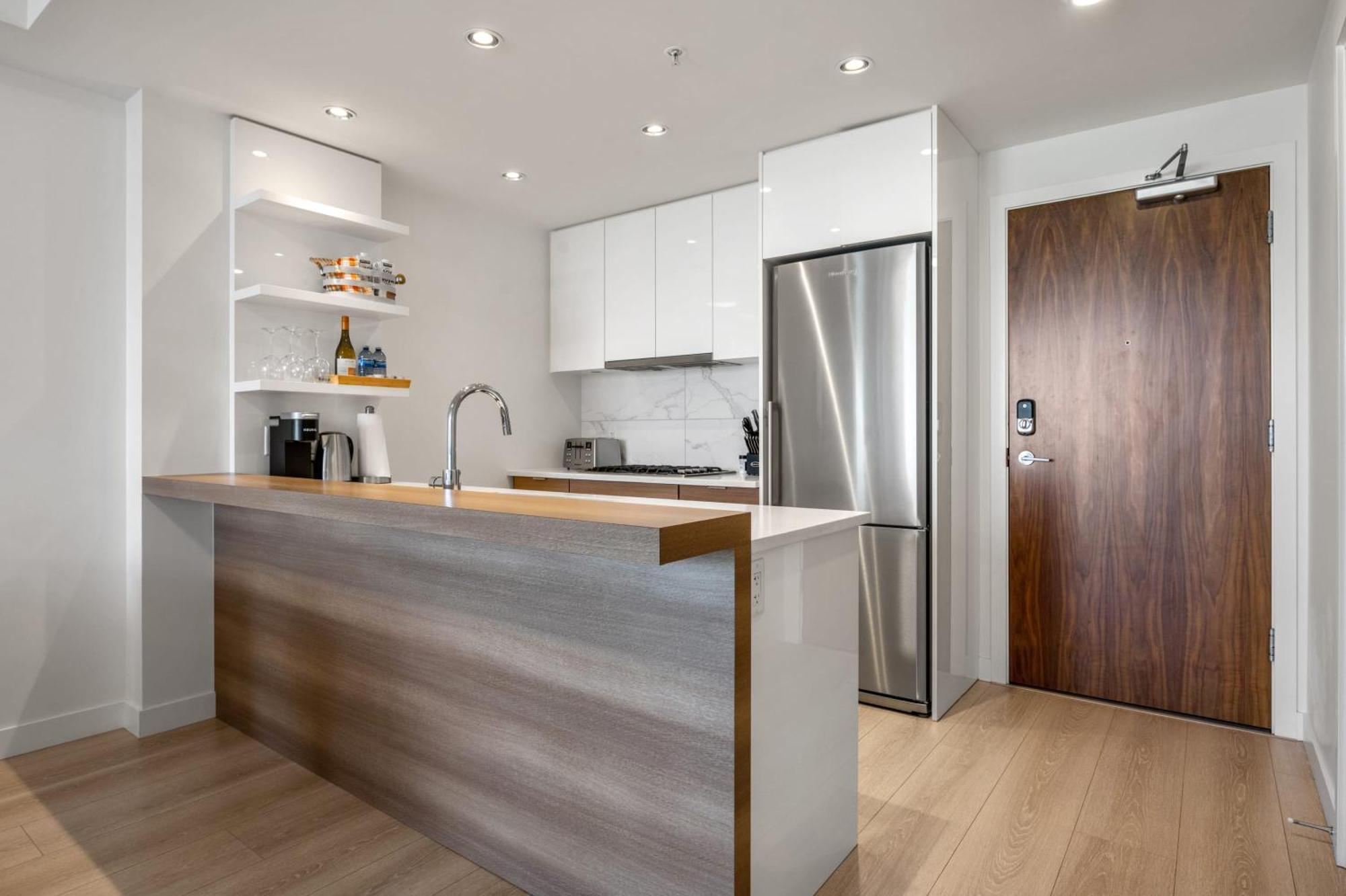 Guest Favorite Riverside Retreat- Walking Trails, Downtown Near Stampede! Free Banff Pass, Wine, Gym, Parking! YYC Екстериор снимка