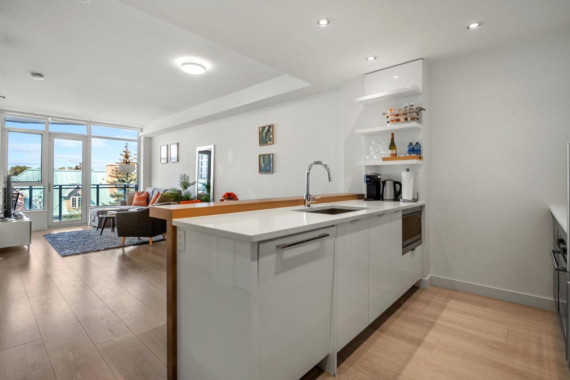 Guest Favorite Riverside Retreat- Walking Trails, Downtown Near Stampede! Free Banff Pass, Wine, Gym, Parking! YYC Екстериор снимка