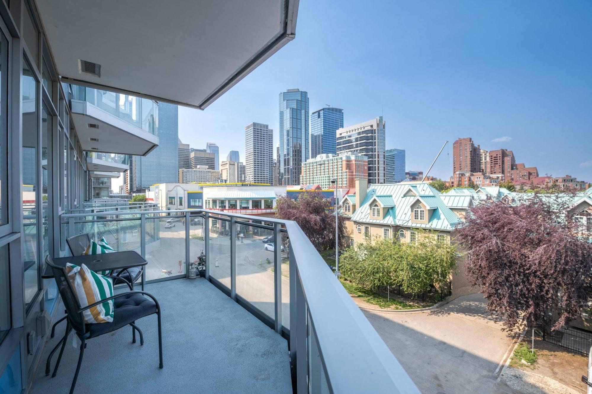 Guest Favorite Riverside Retreat- Walking Trails, Downtown Near Stampede! Free Banff Pass, Wine, Gym, Parking! YYC Екстериор снимка